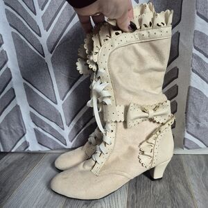 Elegant Cream Women's Boots